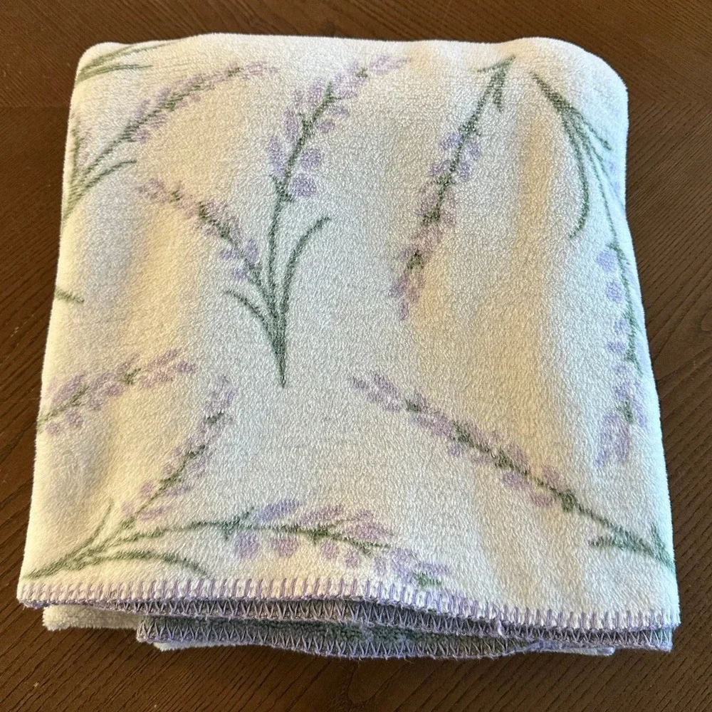 Docofil White Lavender Floral Cotton Blend Throw Blanket Made in Portugal 50x60